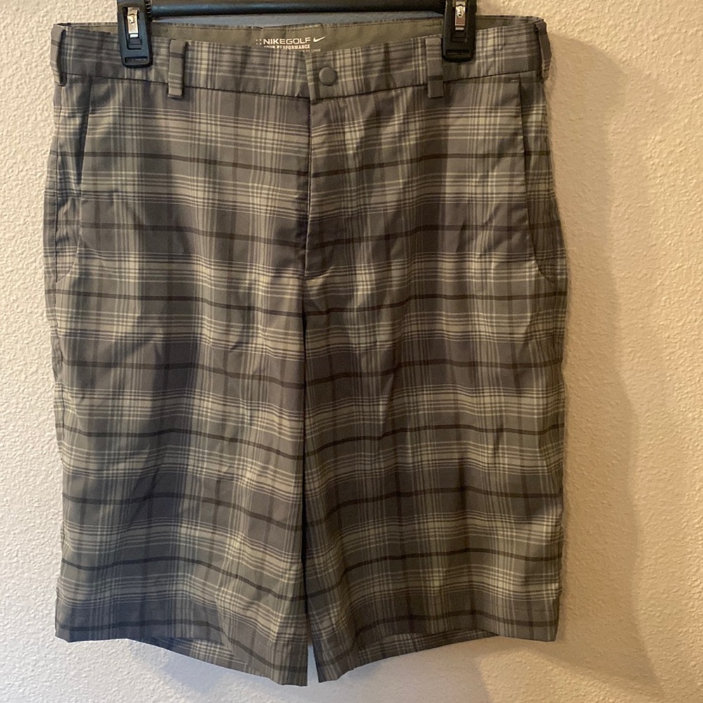 Nike Golf tour performance plaid shorts size 32